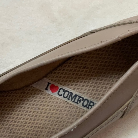 Tan Flats with Rounded Toe and Low-Cut Vamp - Picture 7 of 7